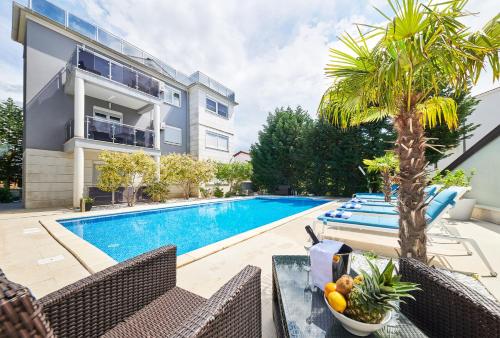 Three-Bedroom Apartment with Balcony and Pool Access