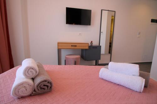 Blue Eye Hotel - image 2