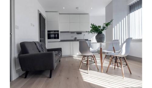 Finchley Modern Studio Apartments M, , London