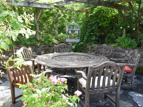 Yew Tree - image 13