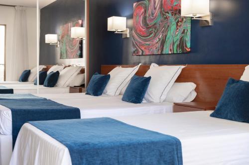 Triple Room (2 Adults + 1 Child) image 10