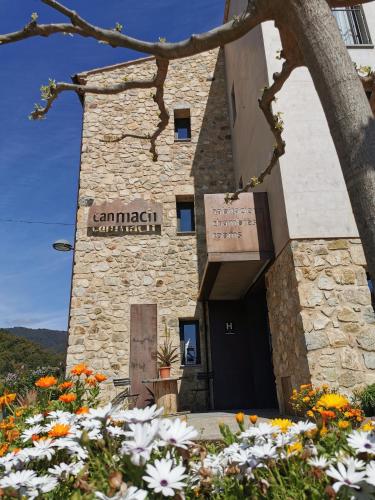 Restaurante y Alojamiento Can Mach - Tapis