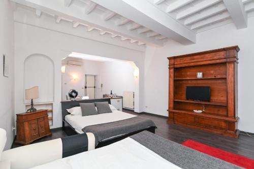 Gorgeous Trastevere loft on the river - image 6