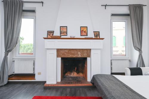 Gorgeous Trastevere loft on the river - image 5