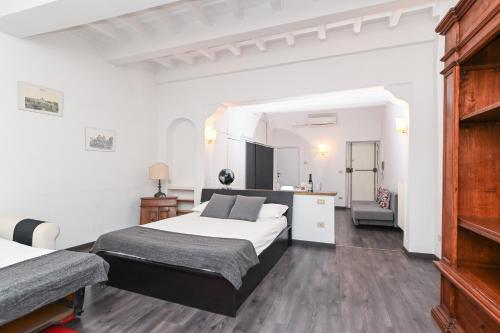 Gorgeous Trastevere loft on the river - image 10