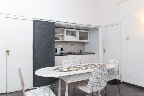 Gorgeous Trastevere loft on the river - image 10