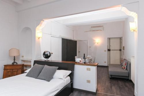Gorgeous Trastevere loft on the river - image 8
