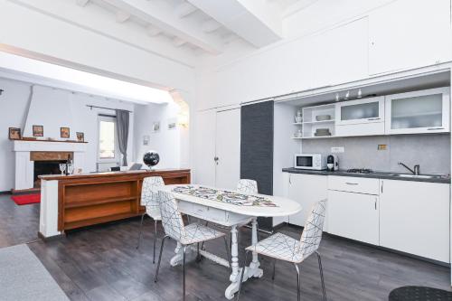 Gorgeous Trastevere loft on the river - image 7