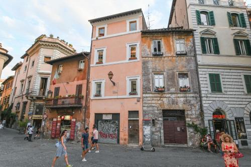 Gorgeous Trastevere loft on the river - image 14