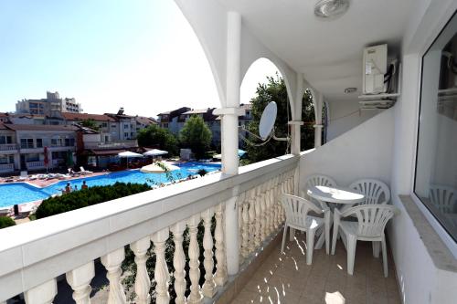 2 bedrooms, 4 beds