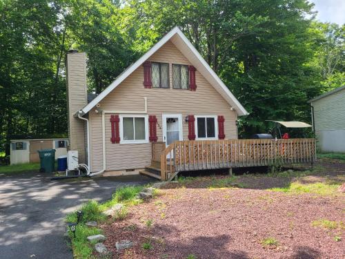 Cozy Chalet Free Wi-Fi, and Grill