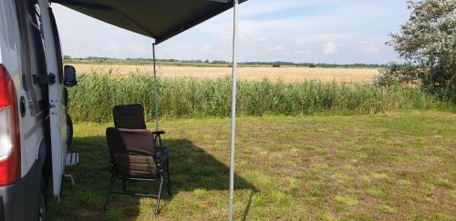 Dārzs, Wohnmobilstellplatz Hemenswarft an der Nordsee - Meerblick in Emmelsbull-Horsbull