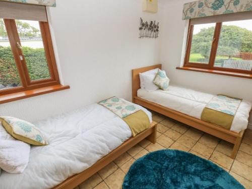 Oakland Cottage - image 3