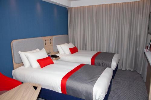 Holiday Inn Express Cardiff Bay an IHG Hotel - image 14