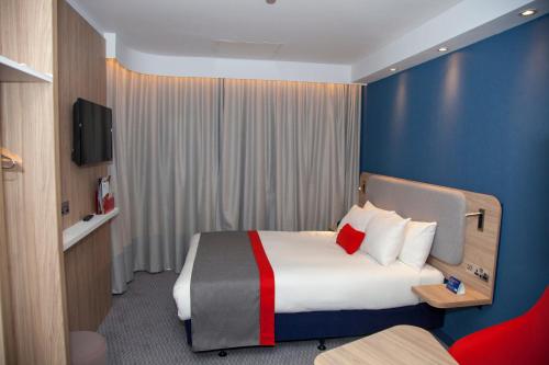 Holiday Inn Express Cardiff Bay an IHG Hotel - image 6