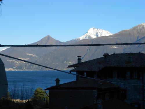  The House on the Bridge- La Casa sul Ponte in Menaggio