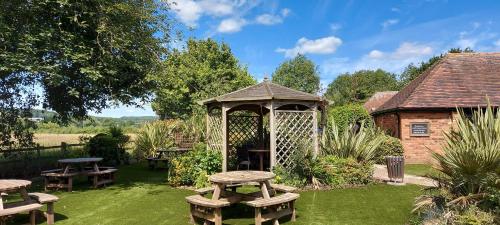 Meadow Farm Redditch by Marstons Inns - image 8