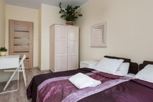 Apartamenty Apartinfo Sadowa Set in a prime location of Gdansk, Apartamenty Apartinfo Sadowa puts everything the city has to offer just outside your doorstep. Featuring a complete list of amenities, guests will find their stay at