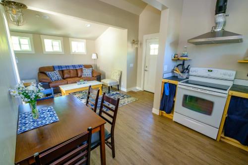 Eastside Guesthouse and Bivy Eastside Guesthouse and Bivy