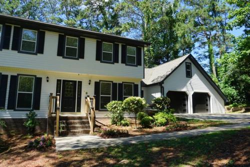 Beautiful & large newly renovated 5 bedroom house. in Marietta, USA