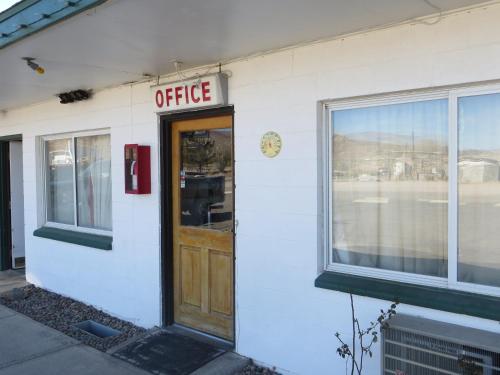 Entrance, Alamo Inn in Alamo (NV)