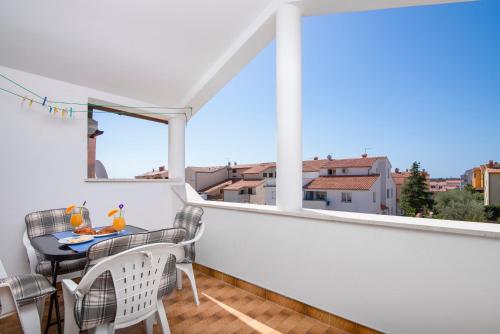 Two-Bedroom Apartment with Terrace image 8