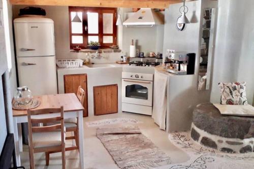 Poseidon House in Mandraki (Nisiros)