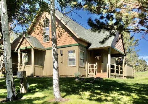 Terrific Central Oregon Chalet - image 4