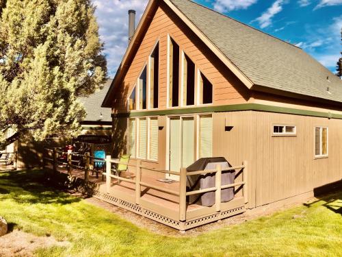 Terrific Central Oregon Chalet - image 7