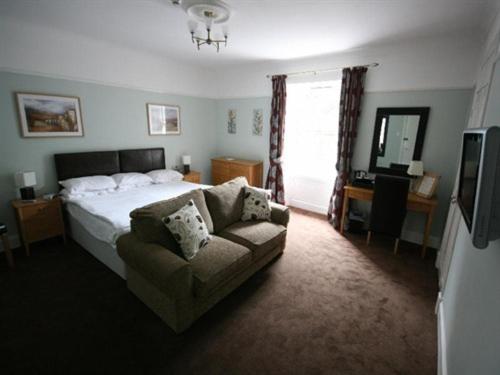 Inchture Hotel - image 3