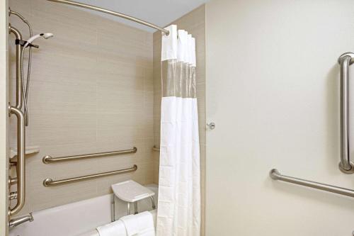 格兰福克拉金塔旅馆及套房