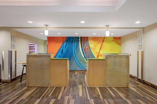 格兰福克拉金塔旅馆及套房