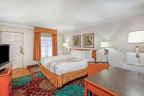 La Quinta Inn by Wyndham Houston Greenway Plaza Medical Area - image 5