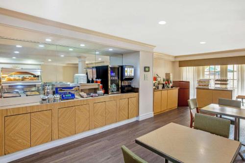 La Quinta Inn by Wyndham Houston Greenway Plaza Medical Area - image 8