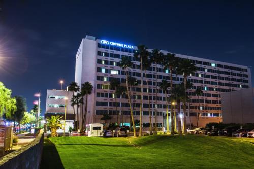 Crowne Plaza Phoenix Airport - PHX