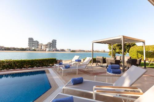 Stella Stays Exceptional 4 BDR Palm Villa Beach Private Pool
