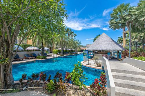 Swimming pool, Rawai Palm Beach Resort in Rawai
