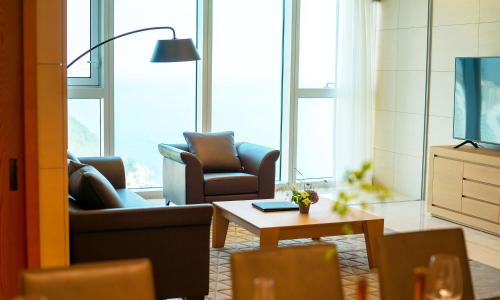 LCT Residence Room Type - Suite with Mipo Harbor View