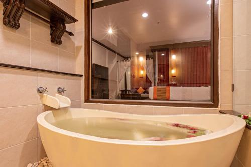 Badrum, Kata Palm Resort - SHA Plus in Phuket