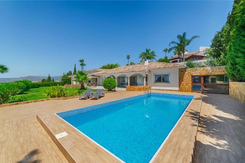 Villa Mimosa sleeps 8 with Heated Pool - Accommodation - Santa Fe de los Boliches