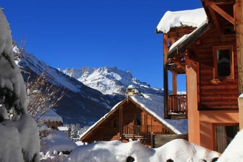 Le Queyrellin hameau des Chazals Nevache Hautes Alpes