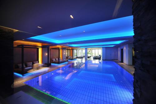 สระว่ายน้ำ, Schlosshotel Kassel in คัสเซิล