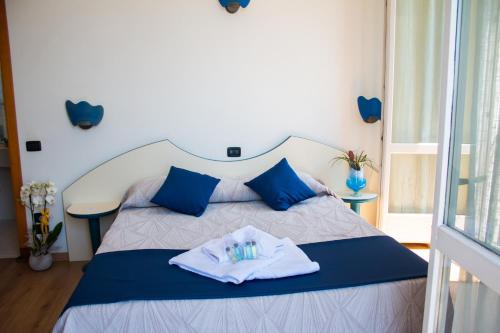 2 twin beds