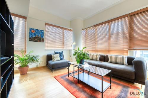 Two Bedroom Modern Apartment in Al Majara 1, Dubai Marina by Deluxe Holiday Homes