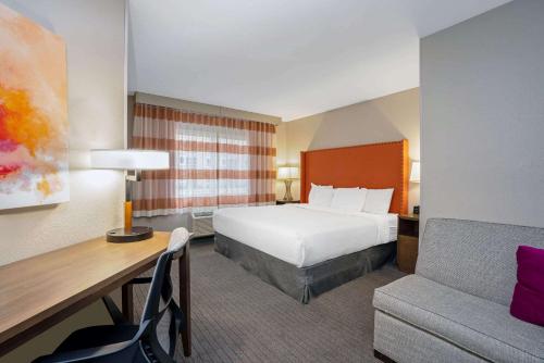 La Quinta Inn & Suites by Wyndham Seattle-Federal Way