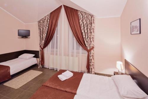 3 twin beds
