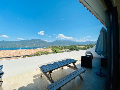 Appartement une chambre avec vue mer et montagnes, proche du centre -1