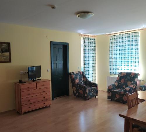 Bacchus Panzió Hotel - image 2