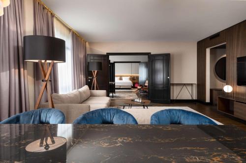 room detail thumbnail 1