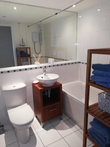 Glasgow City Centre Waterfront Apartment, Glasgow (photo 8)